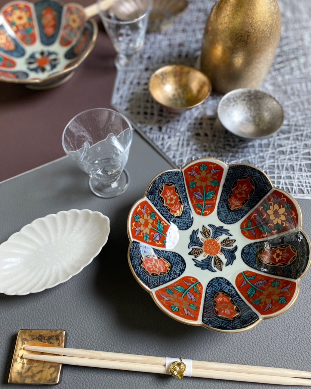 Small bowl with 10 directions of flower patterns
