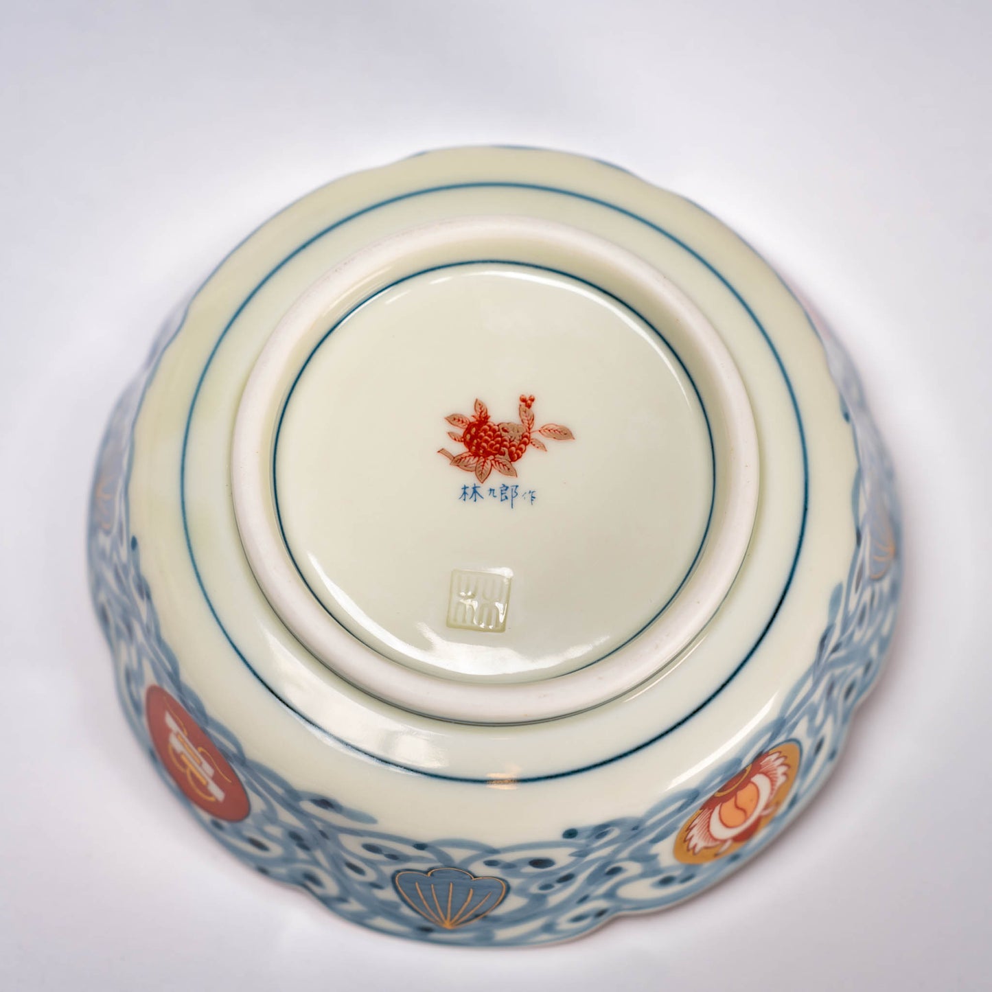 Rinkurou Kiln Imari Style Dyed Nishiki and Arabesque Bowl
