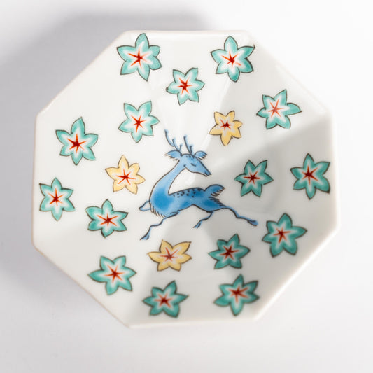 Octagonal plate with colored deer and maple pattern