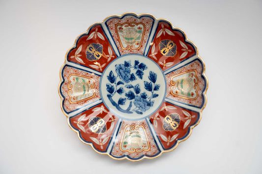 Rinkuro Kiln Old Imari style plate - Chrysanthemum flower pattern