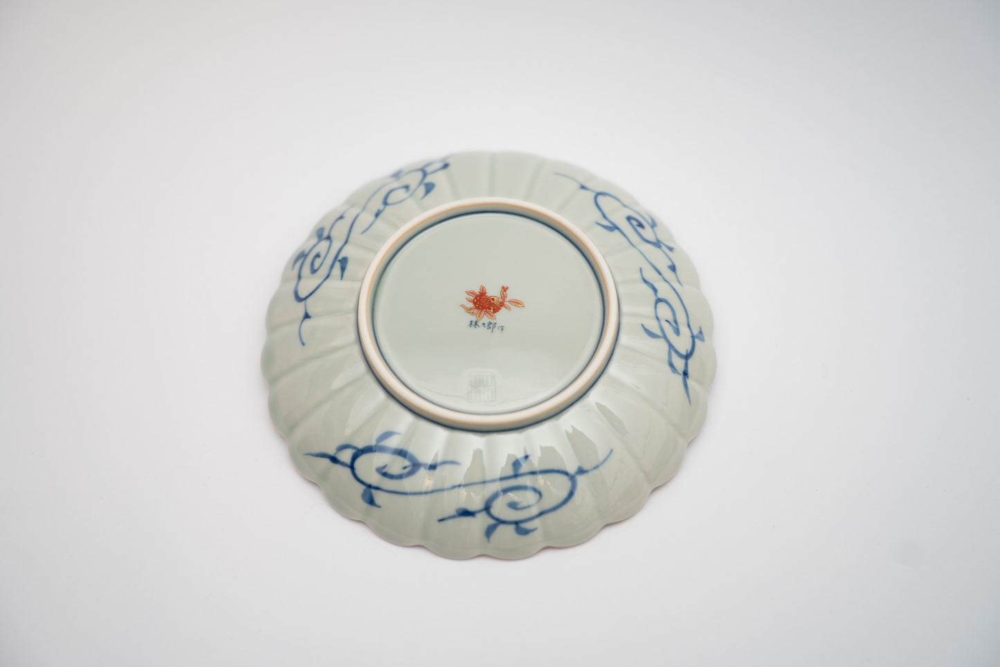 Rinkuro Kiln Old Imari style plate - Chrysanthemum flower pattern