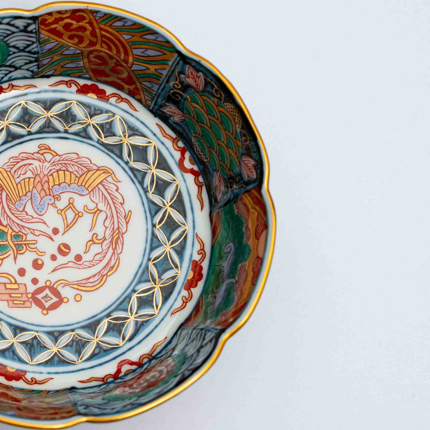 Rinkurou Kiln Imari Style Dyed Nishiki and Arabesque Bowl