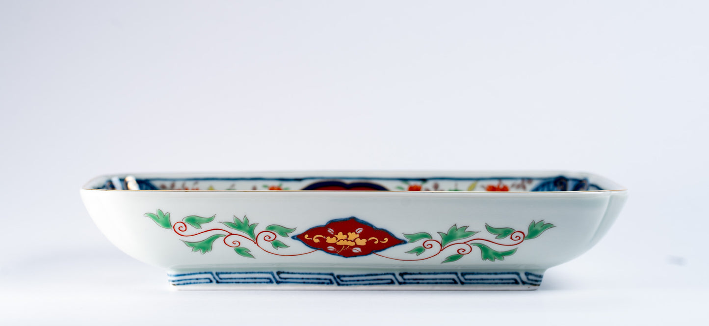 Rinkuro Kiln Old Imari style plate  - Chintz flower pattern