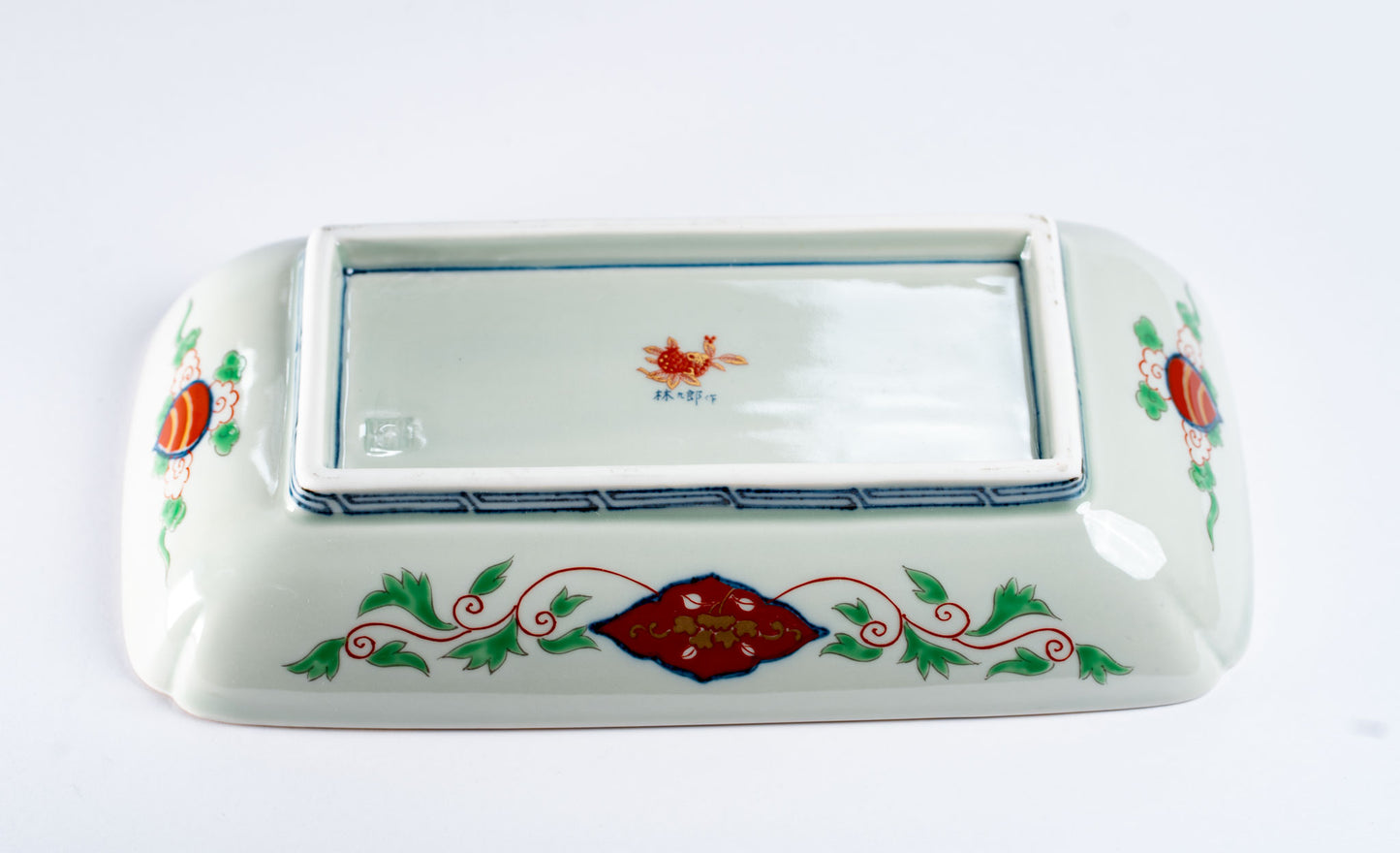 Rinkuro Kiln Old Imari style plate  - Chintz flower pattern