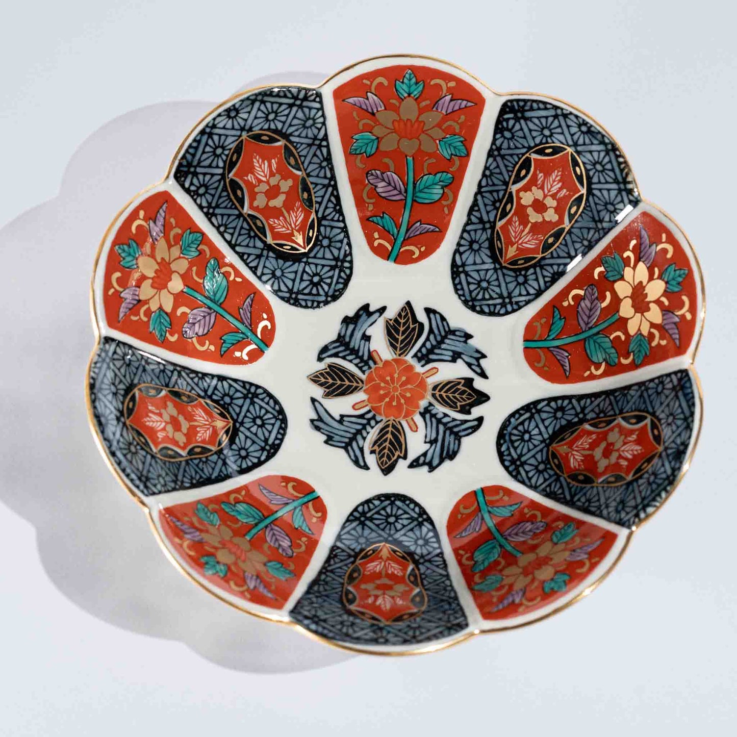 Small bowl with 10 directions of flower patterns