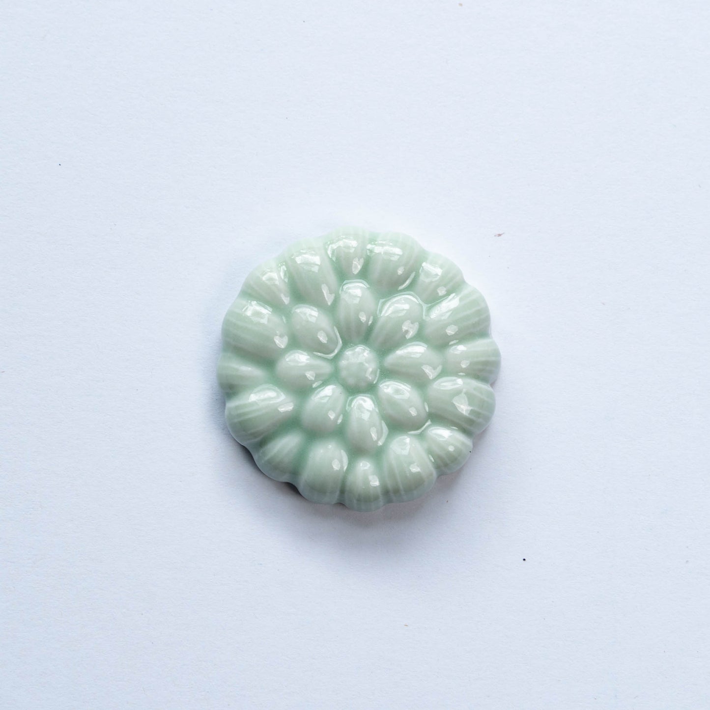 Confectionery wooden shaped lucky chopstick rest (Blue Chrysanthemum Celadon)