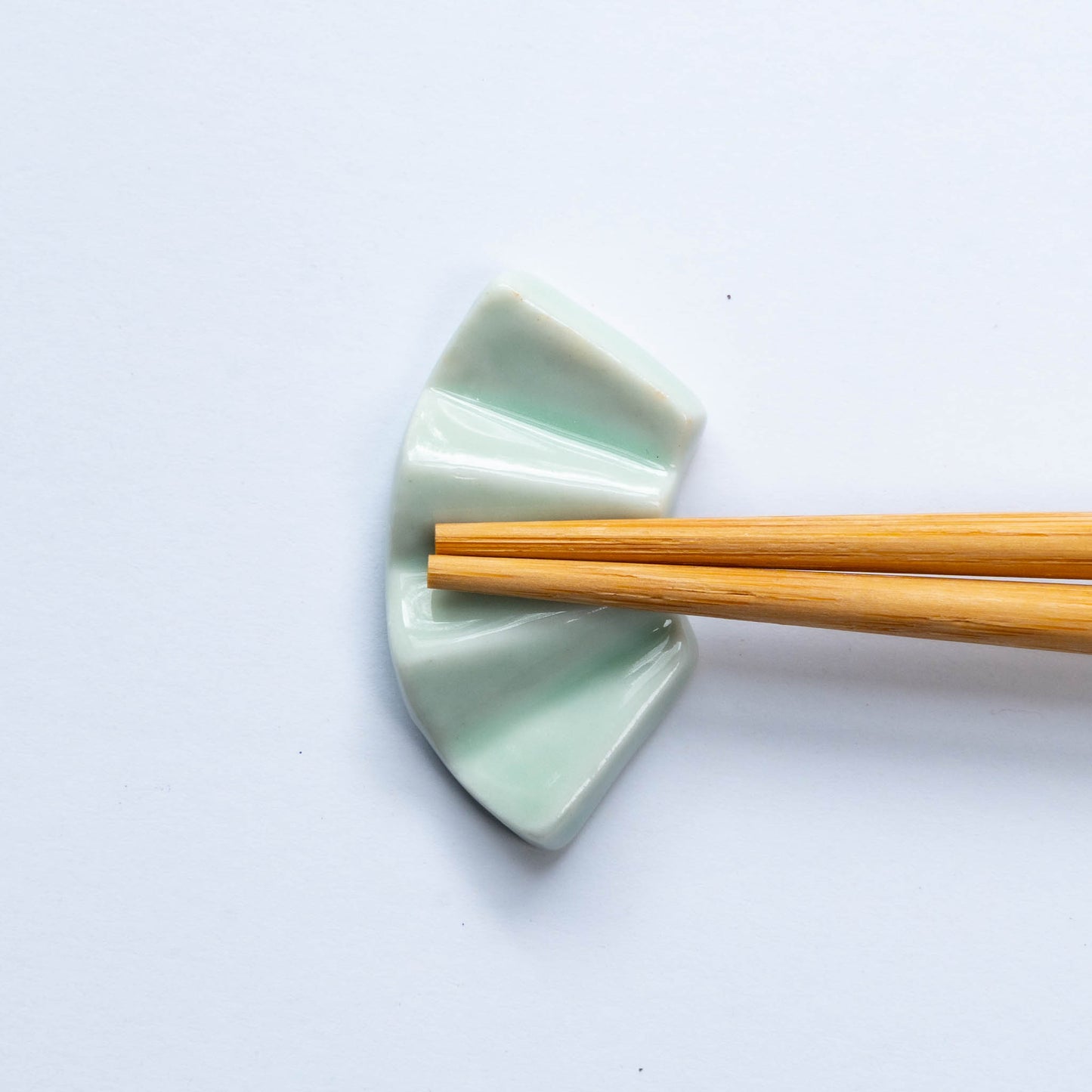 Confectionery wooden shaped lucky chopstick rest (Fan Celadon)