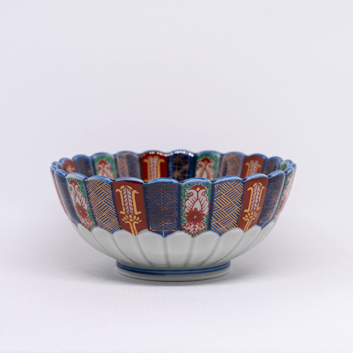 Rinkuro Kiln Old Imari Dyed brocade crest bowl